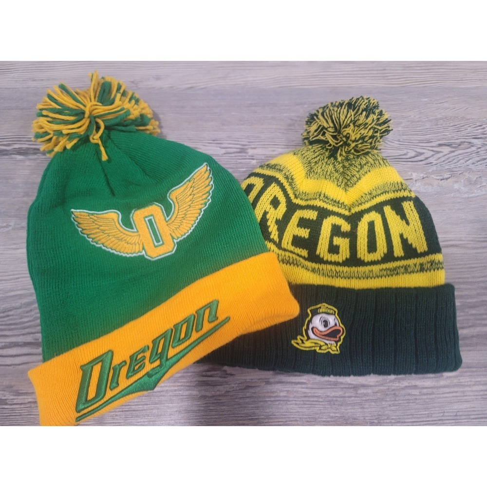 Beanies set of 2 Oregon ducks with pom pom Green Yellow knit stocking excellent